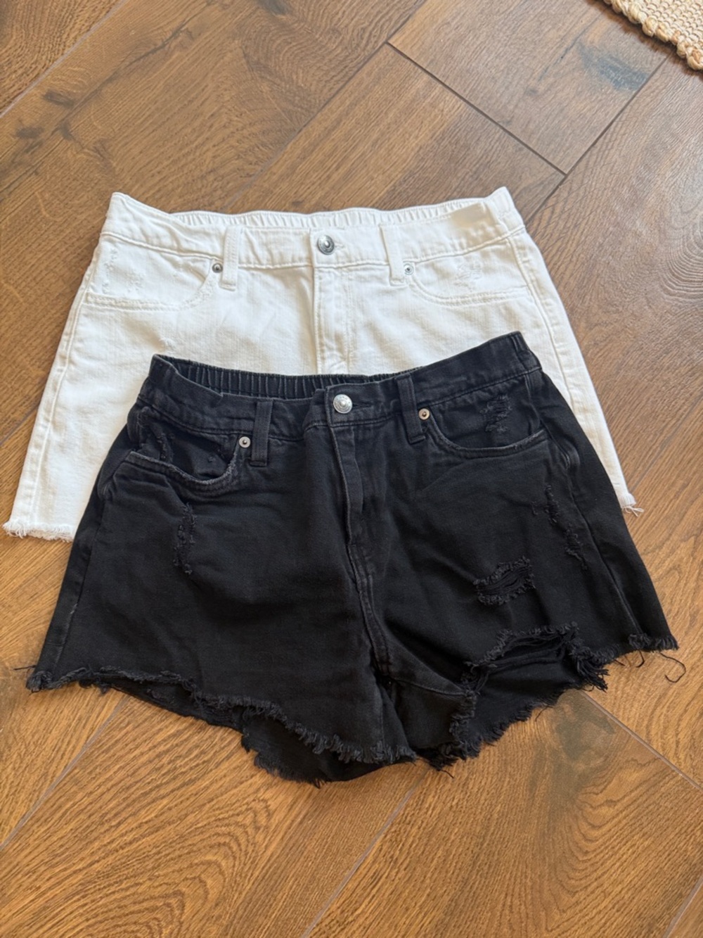 Aerie Women’s Distressed Frayed Hem Shorts - Black and White Size- Small - Picture 2 of 8